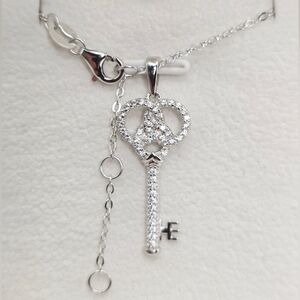 💎 Dazzling Silver Key Moissanite Necklace. S925 SILVER